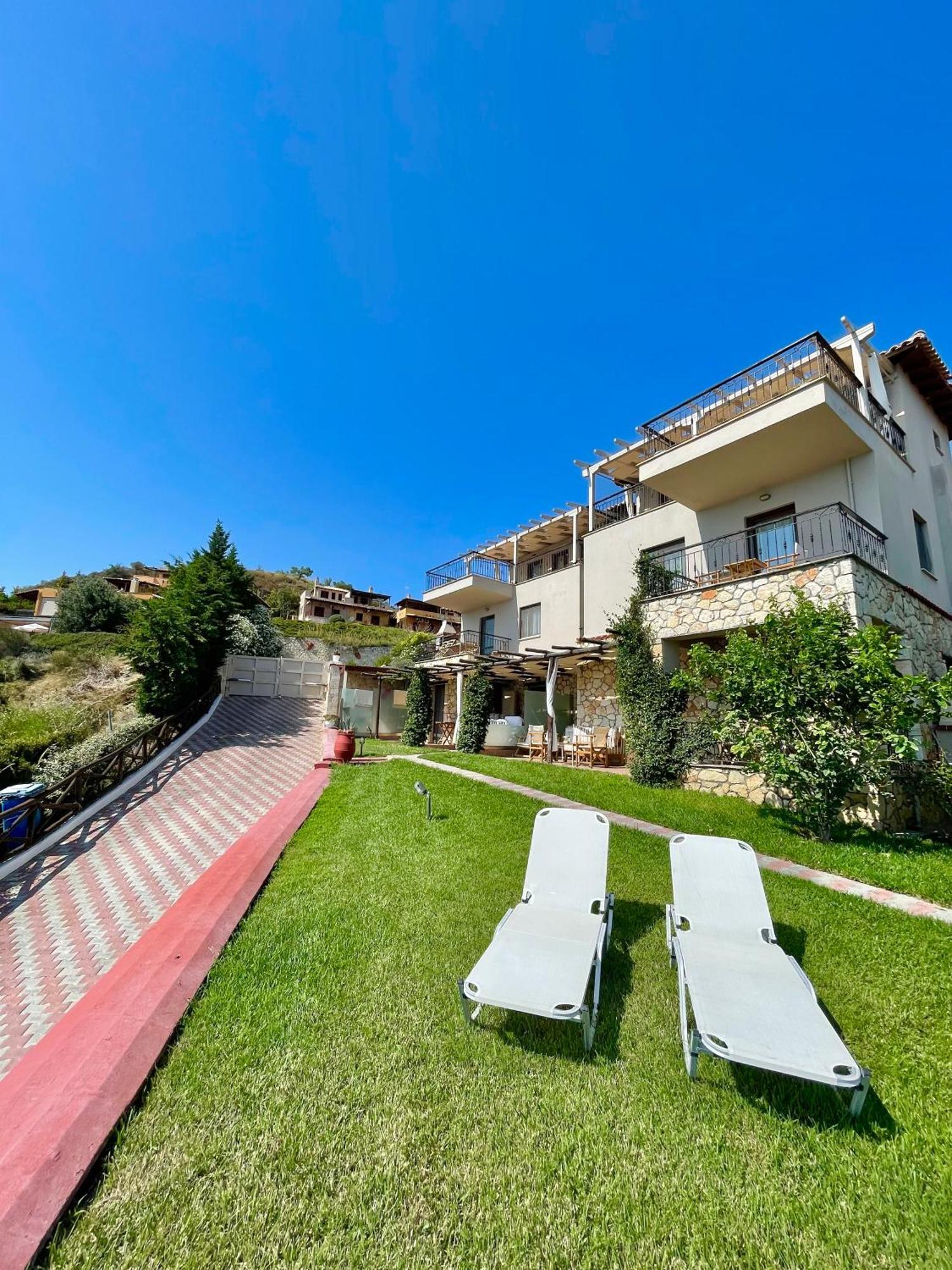 Koumaros Villa *
