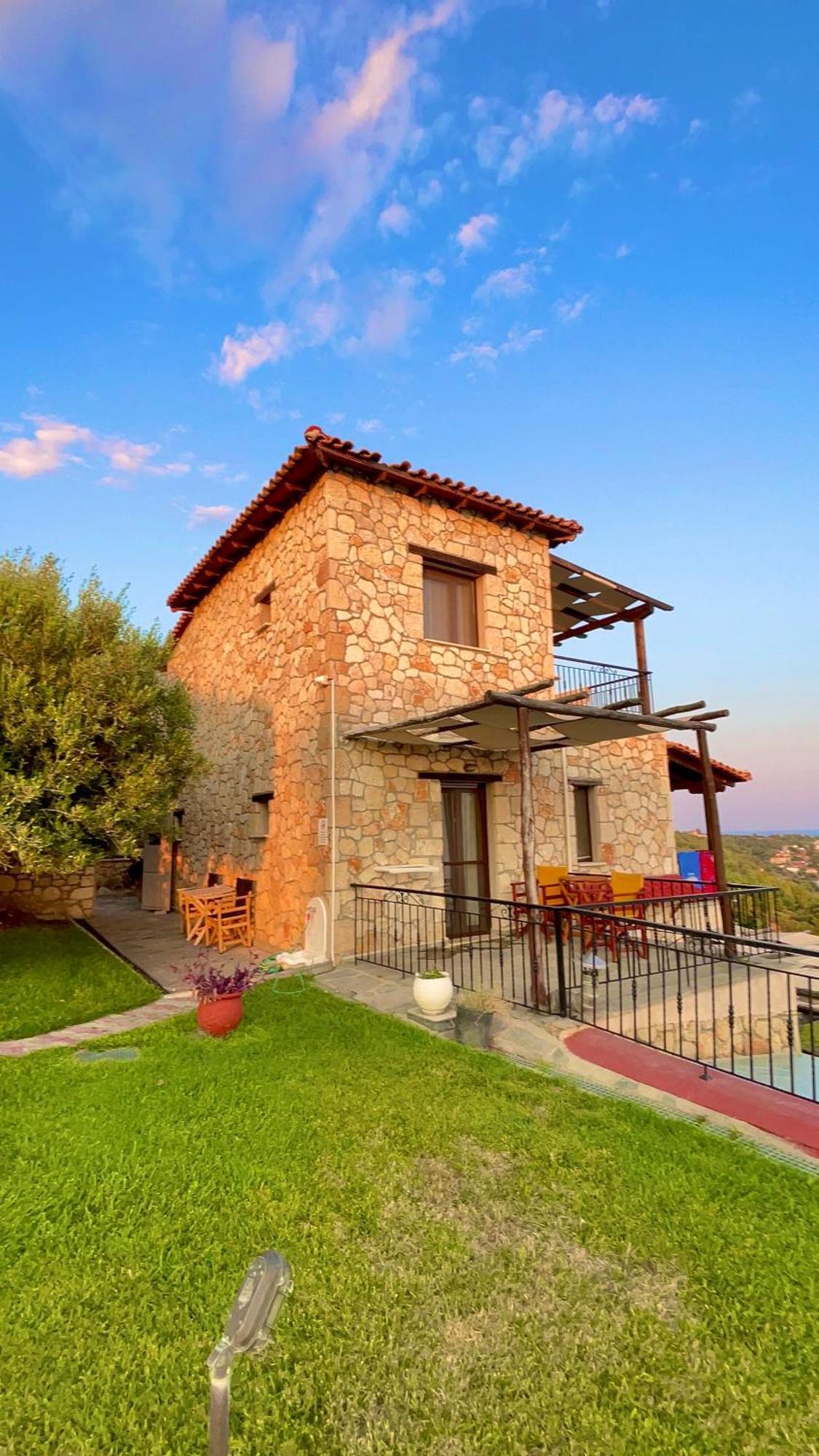 Koumaros Villa *